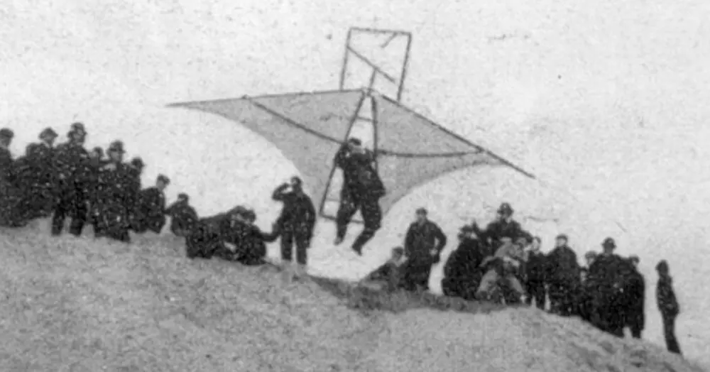 Jan Lavezzari 1904 flight under his bi-conical wing.