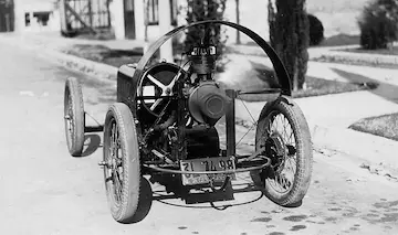 A Rogallo-built propeller-driven car. Only the flexible wing is missing to fulfill his dream of a flying car. It will not happen.