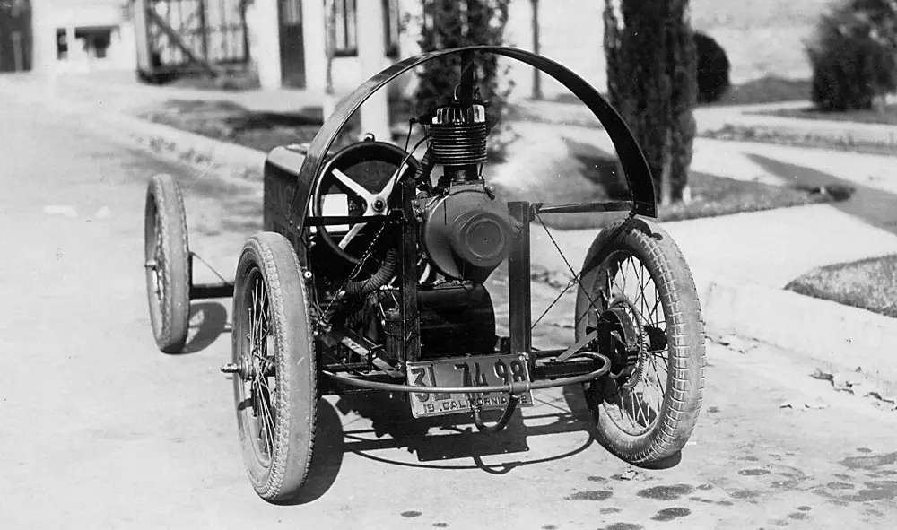 A Rogallo-built propeller-driven car. Only the flexible wing is missing to fulfill his dream of a flying car. It will not happen.
