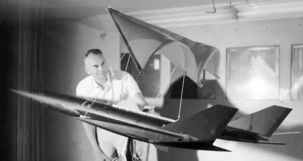 Another vision (patented by Girard,not Rogallo) without future.
